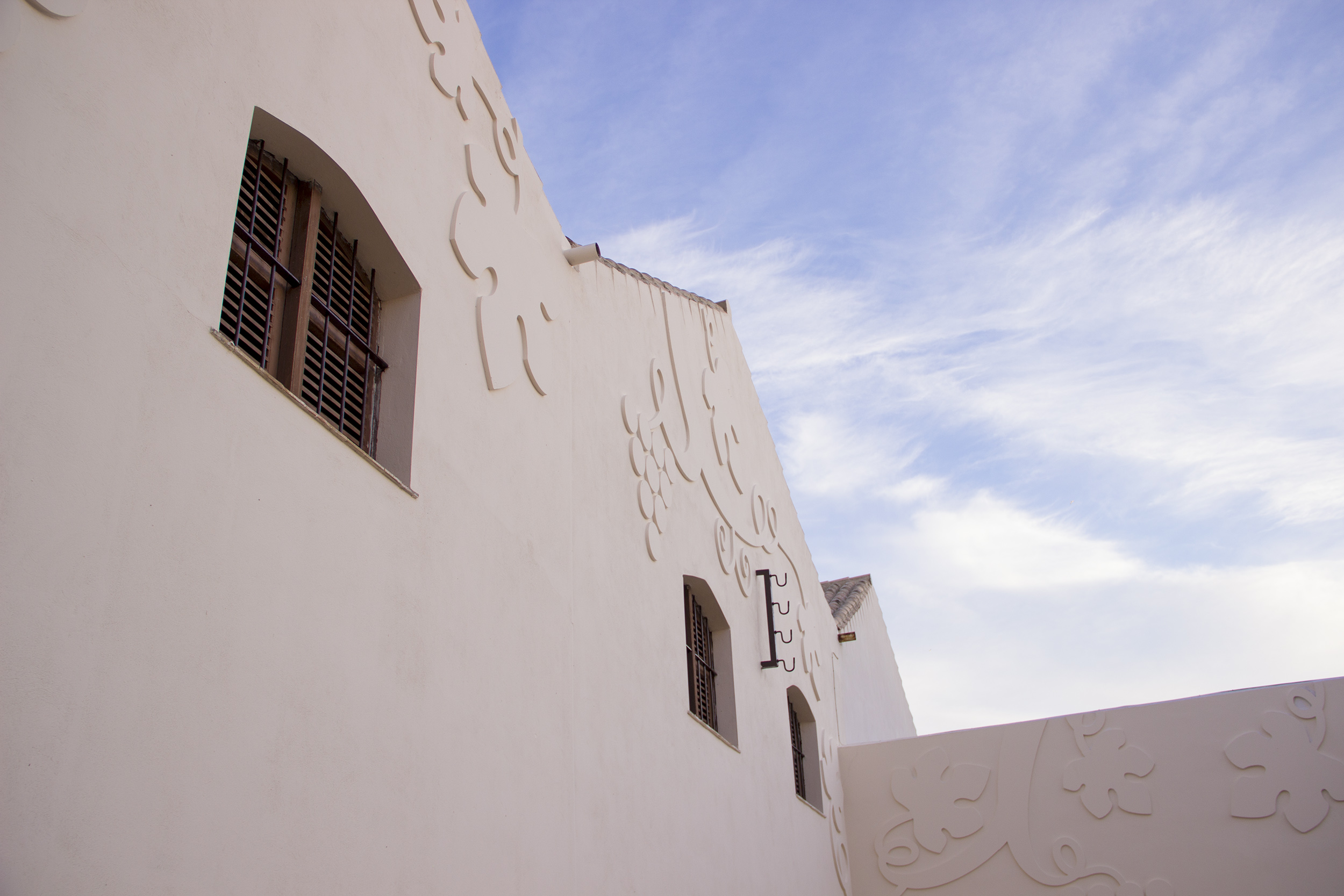 Fachada Museo del Vino y la Sal